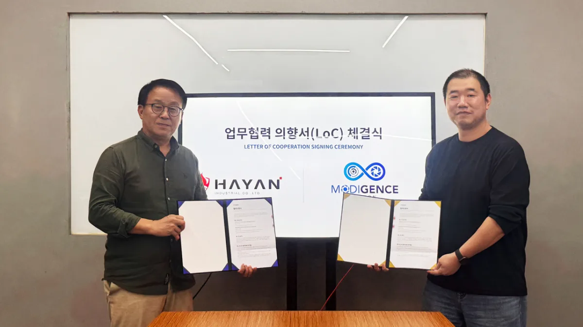 CEO Kim Dae-hee and Hayan Industrial Vice President Son Hae-yun each holding a signed letter of cooperation in front of a screen reading Letter of Cooperation Signing Ceremony